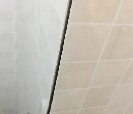 夹江瓷砖空鼓维修公司分享阳台瓷砖脱落的修复过程可以分为以下几个步骤