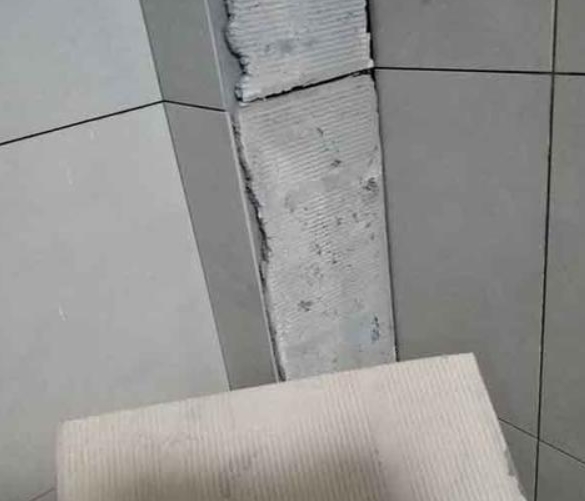 夹江瓷砖空鼓维修公司分享下厨房瓷砖脱落的补救措施。